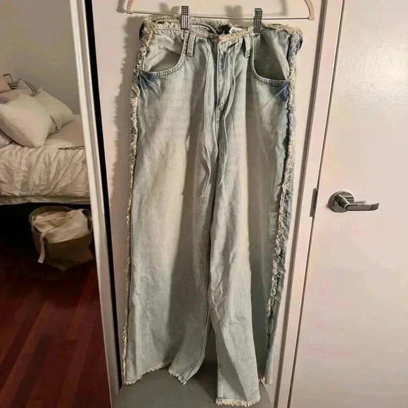 H&M raw fringe hem baggy jeans NWOT - Picture 4 of 7